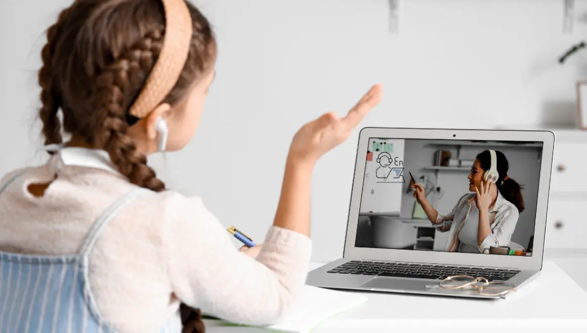 How Online English Tutors Use Visual Aids to Improve Language Learning