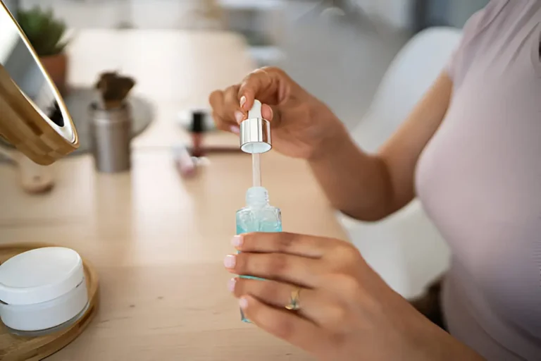 Tips for Applying Hydrating Hyaluronic Acid Serum for Maximum Absorption