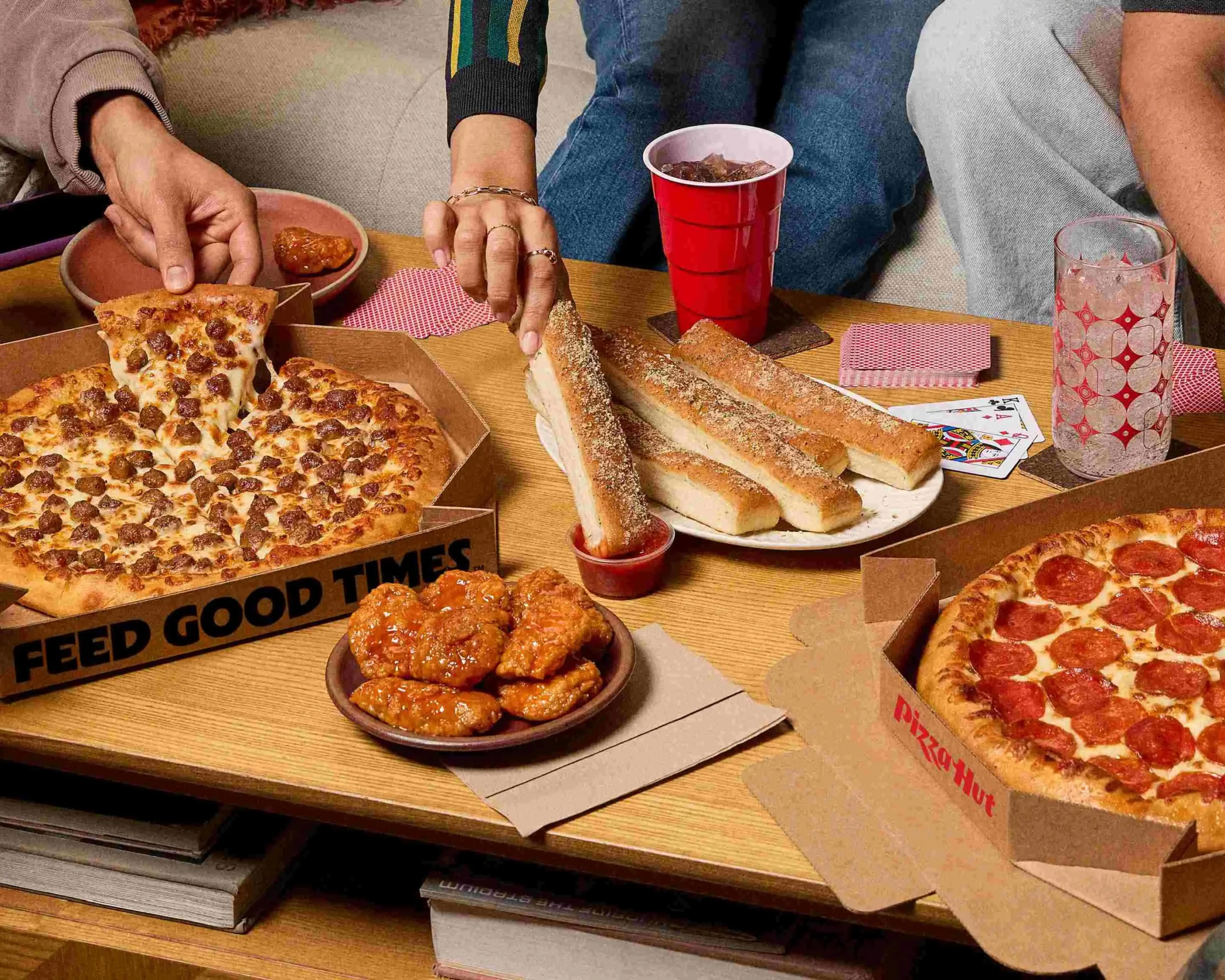 Flavor-Packed Pizza and Sides That Define Urbandale’s Best Combo Meals